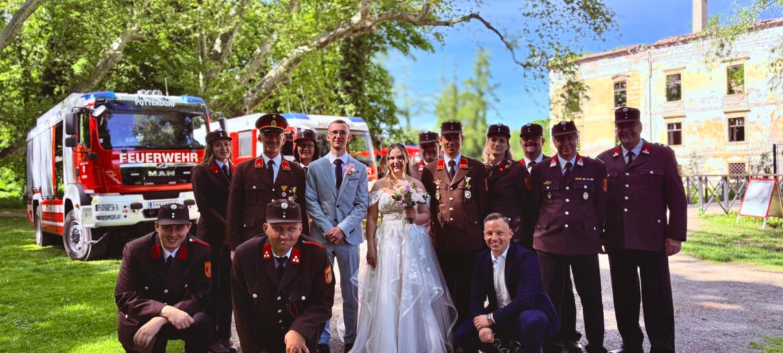 +++ Feuerwehrhochzeit +++