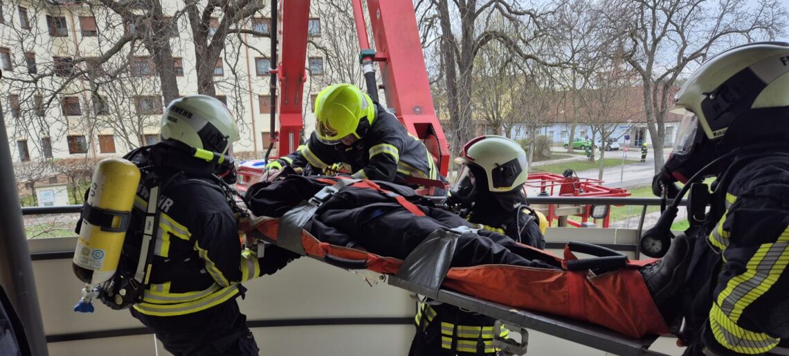Unterabschnittsübung in Pottendorf – Feuerwehren üben für den Ernstfall!